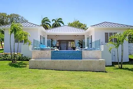 Villa Hospitality Expert El1 Private Pool Chef