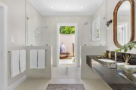 Villa Hospitality Expert El1 Private Pool Chef *