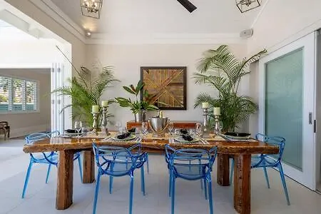 Hospitality Expert El1 Private Pool Chef Villa