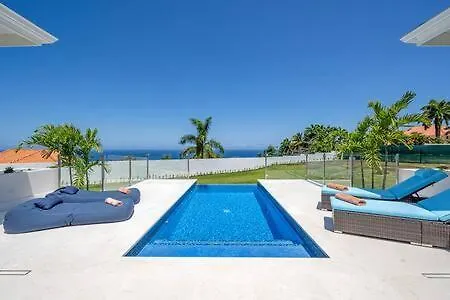 Villa Hospitality Expert El1 Private Pool Chef *